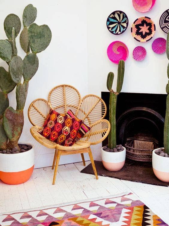 Wall Decor Ideas For Living Room southwestern decor with colorful chargers